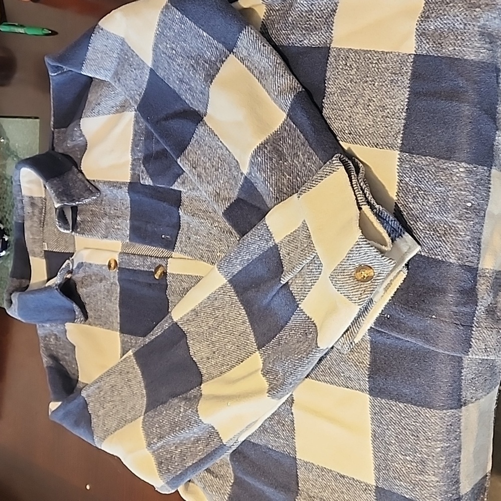 Shirts (multiple) - Picture 5 of 9